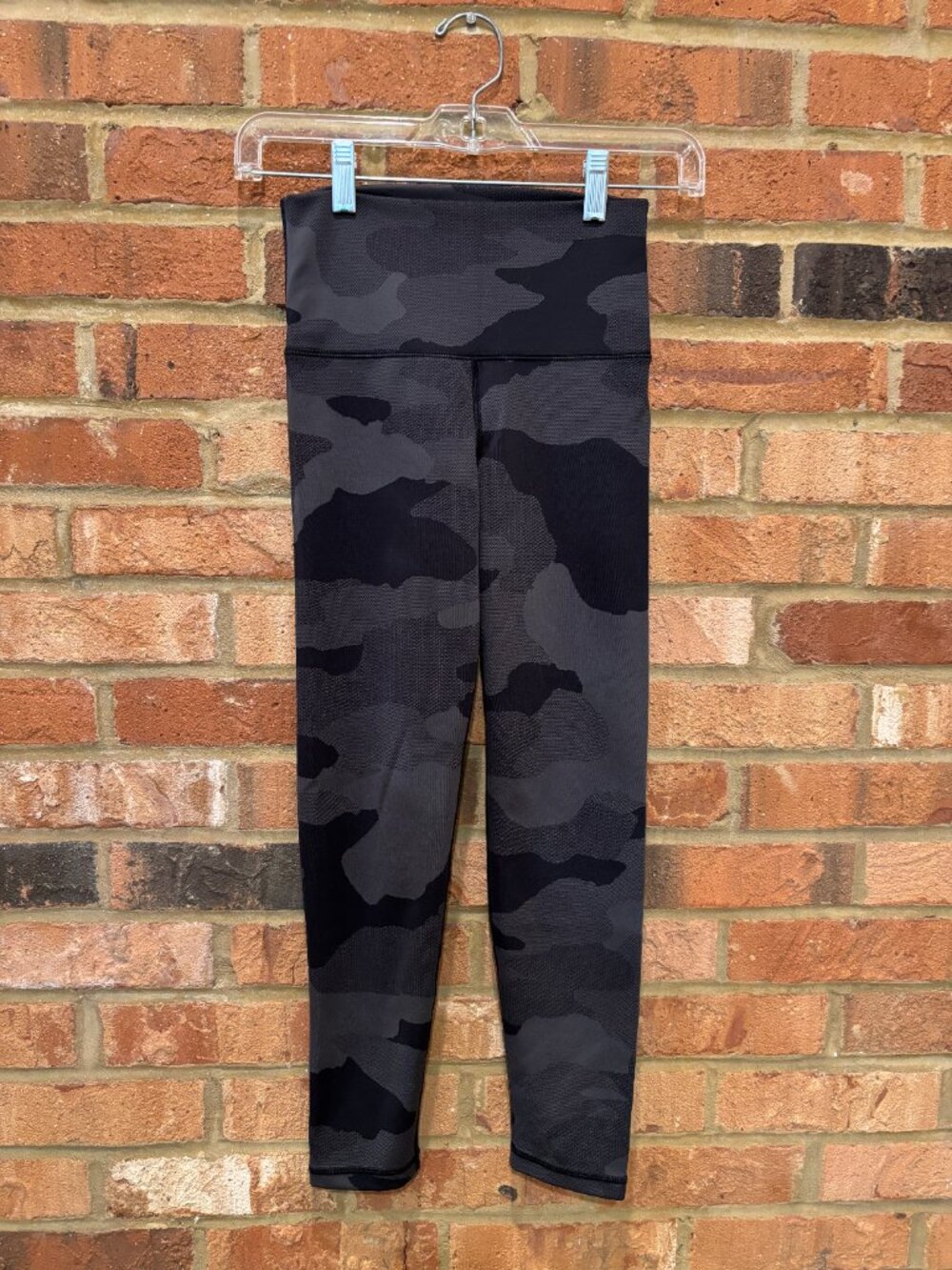 Aerie Offline High-Waisted Camo Leggings – Size S Short